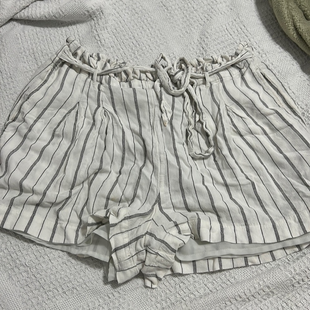 White/Black tie shorts